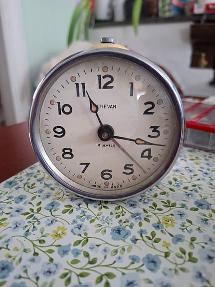 Retro Väckarklocka "Yerevan" – 4 Jewels – Made in USSR – Fungerar!