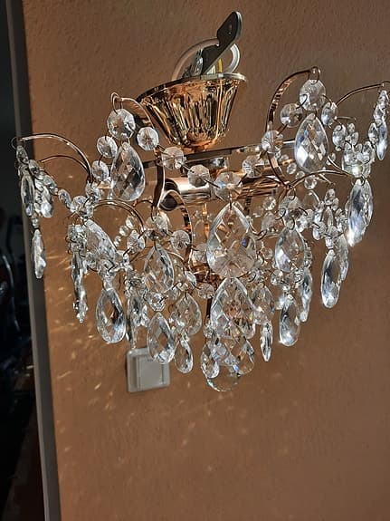 Vacker och elegant Kristallkrona. Tacklampa.