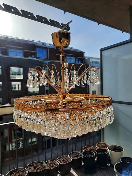 Vacker och elegant Kristallkrona. Taklampa.