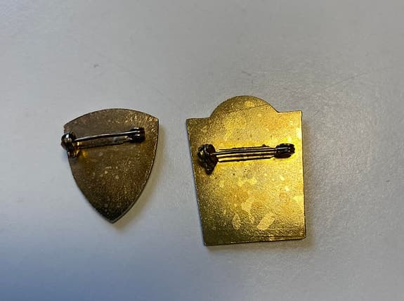 Cortina 1956 skidmärken nålar metall flerfärgad