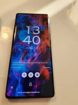 Motorola Edge 50 - nyskick, inte en skråma.