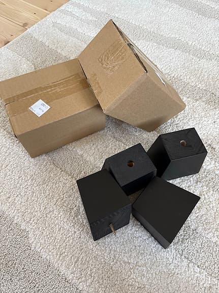 12 st oanvända svarta soffa ben 8cm