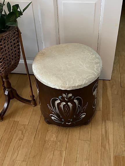 Pall med förvaring rund brun vit