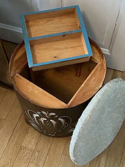 Pall med förvaring rund brun vit