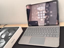 Ipad Air 5 med tillbehör (apple penna & logitech fodral)