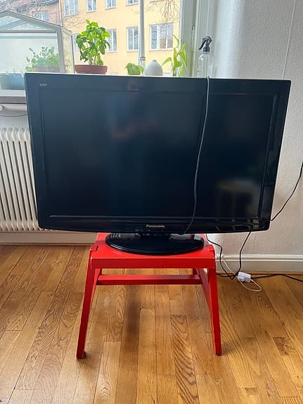 TV Panasonic TX-L32C2EA svart