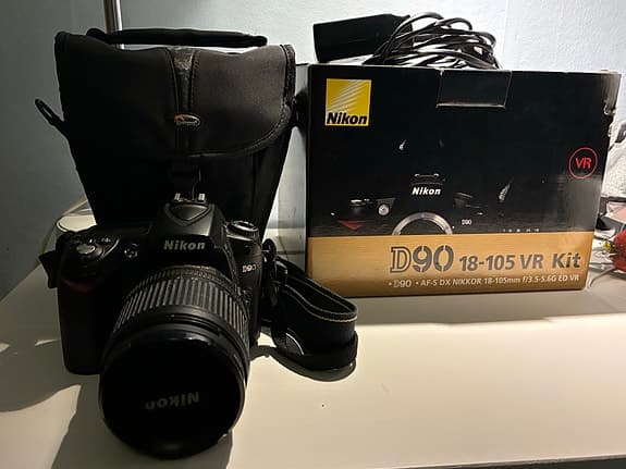 Nikon D90 digital systemkamera med 18–105mm VR-objektiv