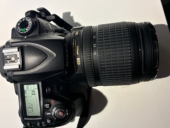 Nikon D90 digital systemkamera med 18–105mm VR-objektiv
