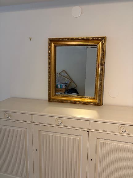 Handförgylld spegel med äkta bladguld – 67x58 cm – klassisk stil