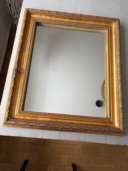 Handförgylld spegel med äkta bladguld – 67x58 cm – klassisk stil
