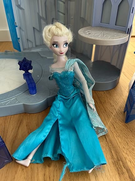 Disney Frost Frozen lekset isslott med Elsa-docka och tillbehör