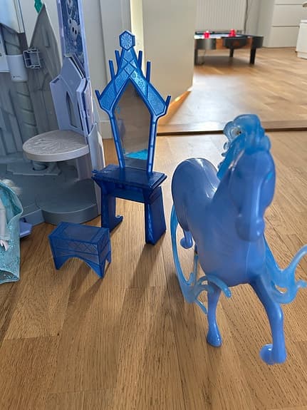 Disney Frost Frozen lekset isslott med Elsa-docka och tillbehör