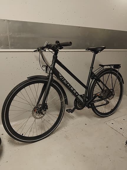 Apollo Sportson City – 24 växlar, Shimano skivbromsar, fint skick (avhämtning)