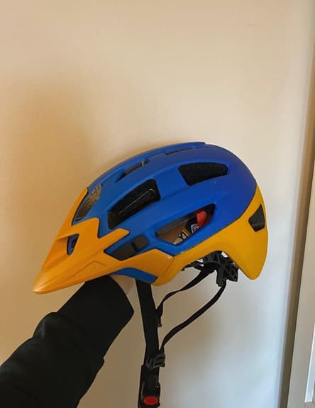 MTB cykelhjälm från UVEX