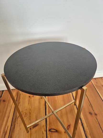 Sidobord marmor i nyskick