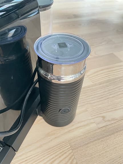 Nespresso Citiz espressomaskin med mjölkskummare svart