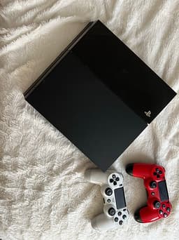 Sony Playstation 4 spelkonsol svart med handkontroller