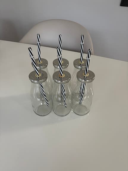 Flaskor med sugrör