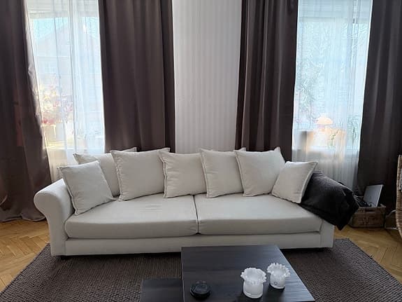 Beverly soffa från Mio – Ljusbeige – Mycket fint skick
