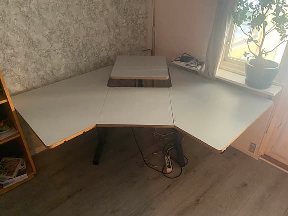 Höj och sänkbart datorbord