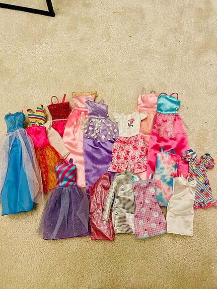 Barbie dockset bil garderob möbler kläder och tillbehör