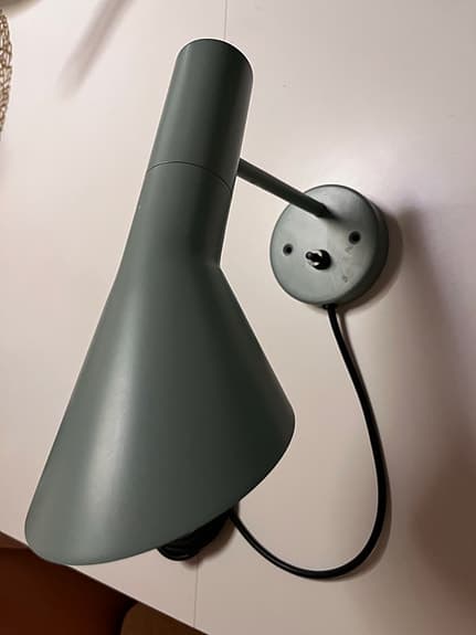 2 st Louis Poulsen AJ vägglampa Ljus petroleum