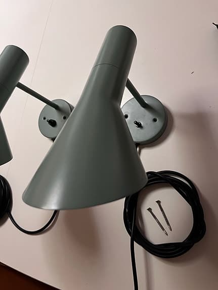 2 st Louis Poulsen AJ vägglampa Ljus petroleum