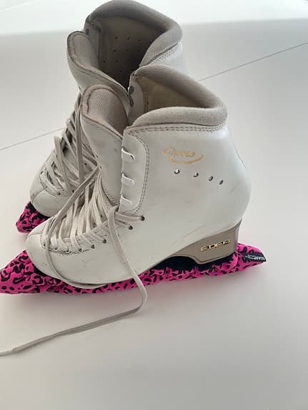 Edea Chorus 230 med Pattern 99 skena.