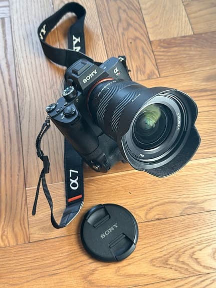 Sony Alpha A7R III systemkamera med Sony zoomobjektiv G Master FE 16-35mm F.2.8