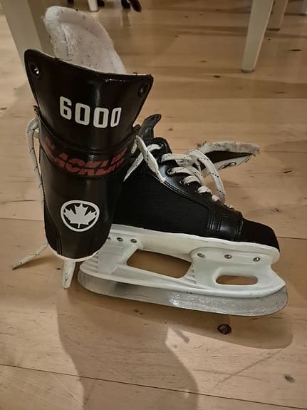 Eagle 6000 ishockeyskridskor storlek 43 svart