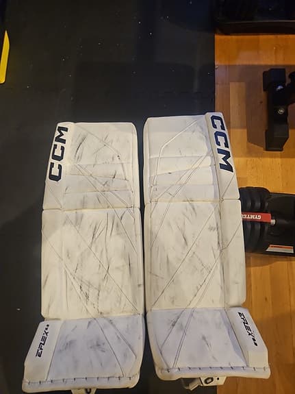CCM Eflex 6.9 målvaktsbenskydd 32+1 vit