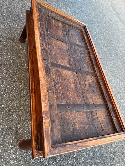 Unikt handgjort soffbord – tillverkat av antik dörr
