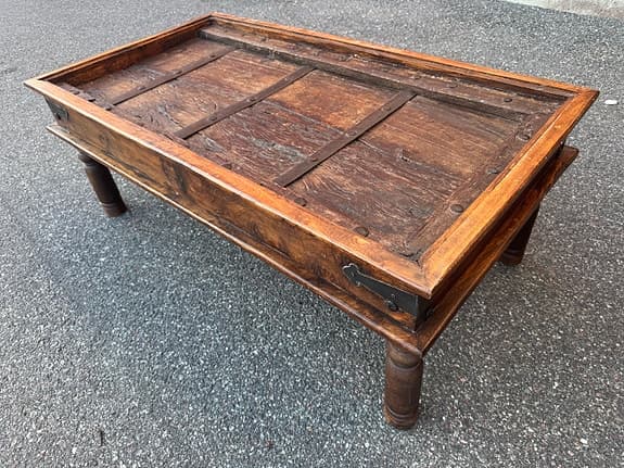 Unikt handgjort soffbord – tillverkat av antik dörr