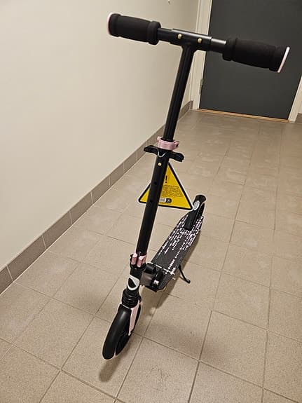 Lionelo Luca Sparkcykel – Black Carbon Pink (Max 100 kg)