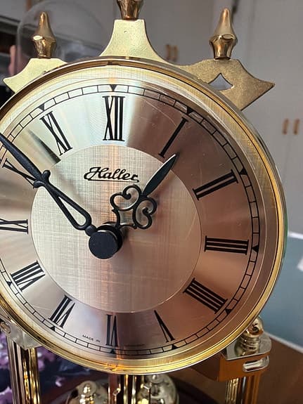 Haller 400-dagars klocka / Anniversary Clock i glaskupa