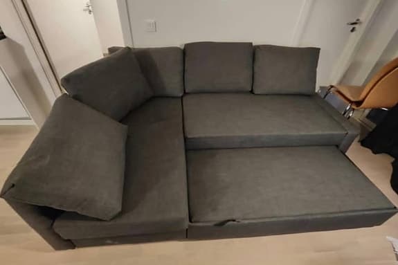 Fin IKEA hörnsoffbädd (FRIHETEN) – Säljes billigt pga flytt! + GRATIS bord