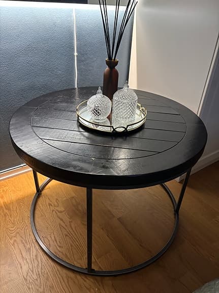 Mörkbrunt runt soffbord fr MIO säljes