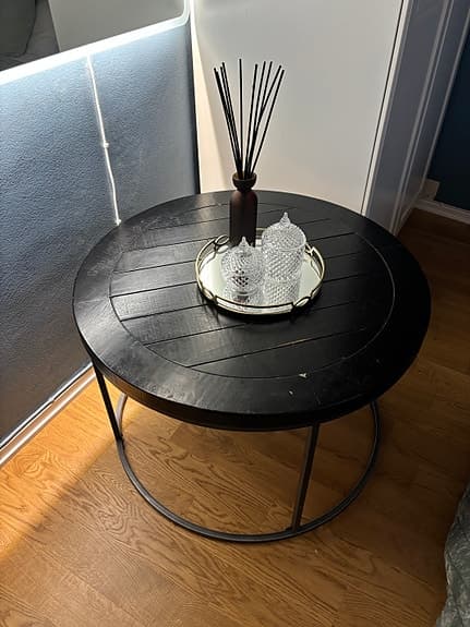 Mörkbrunt runt soffbord fr MIO säljes