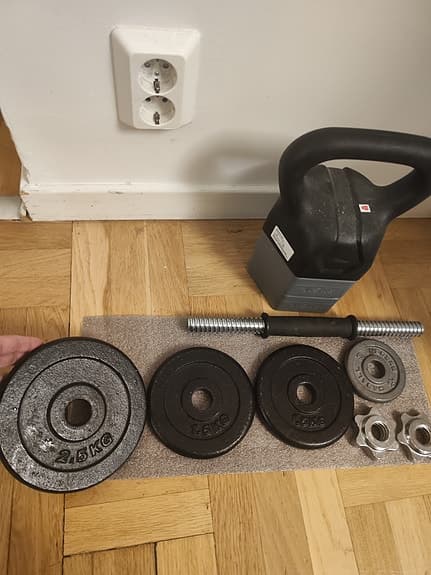 Träning stål skivor i vikt 0,5+1,5+1,5+2,5 kg och en plastik vikt i 1,5+1,5 kg