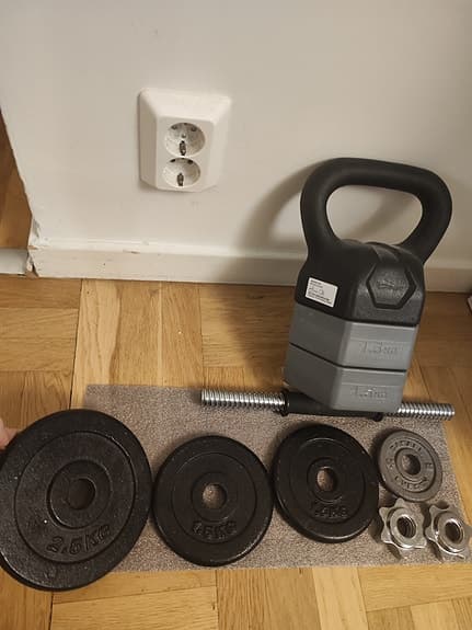 Träning stål skivor i vikt 0,5+1,5+1,5+2,5 kg och en plastik vikt i 1,5+1,5 kg