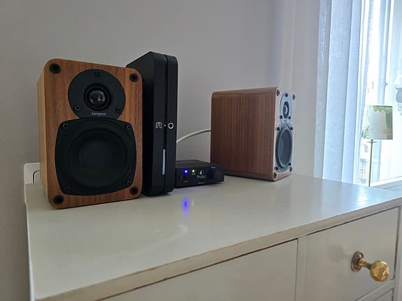 Bluesound Node N132 streamer, Pro-ject förstärkare och Tangent Audio högtalare