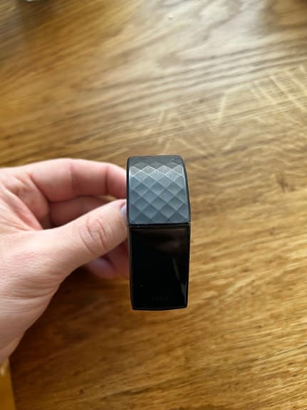 Fitbit Charge 4 svart