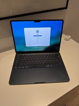 Apple MacBook Air M4 13 tum - Midnatt - Riktigt bra skick