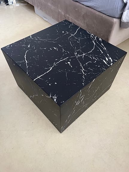 Soffbord av marmor imitation