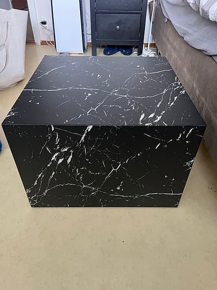Soffbord av marmor imitation