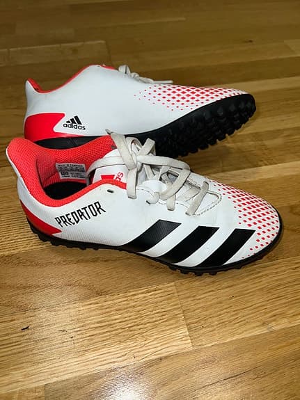 Fotbollsskor- grus/konstgräs