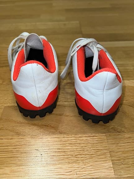 Fotbollsskor- grus/konstgräs