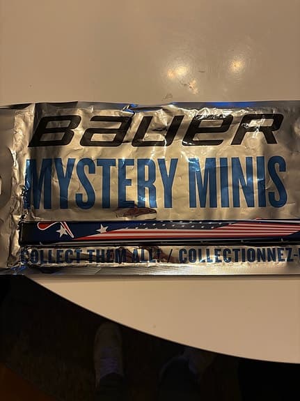 Bauer Mystery Minis ishockeyklubba J. Hughes #86 vänster