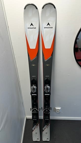 Dynastar Speed 363 skidor svart orange