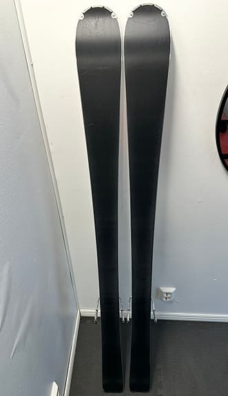 Dynastar Speed 363 skidor svart orange